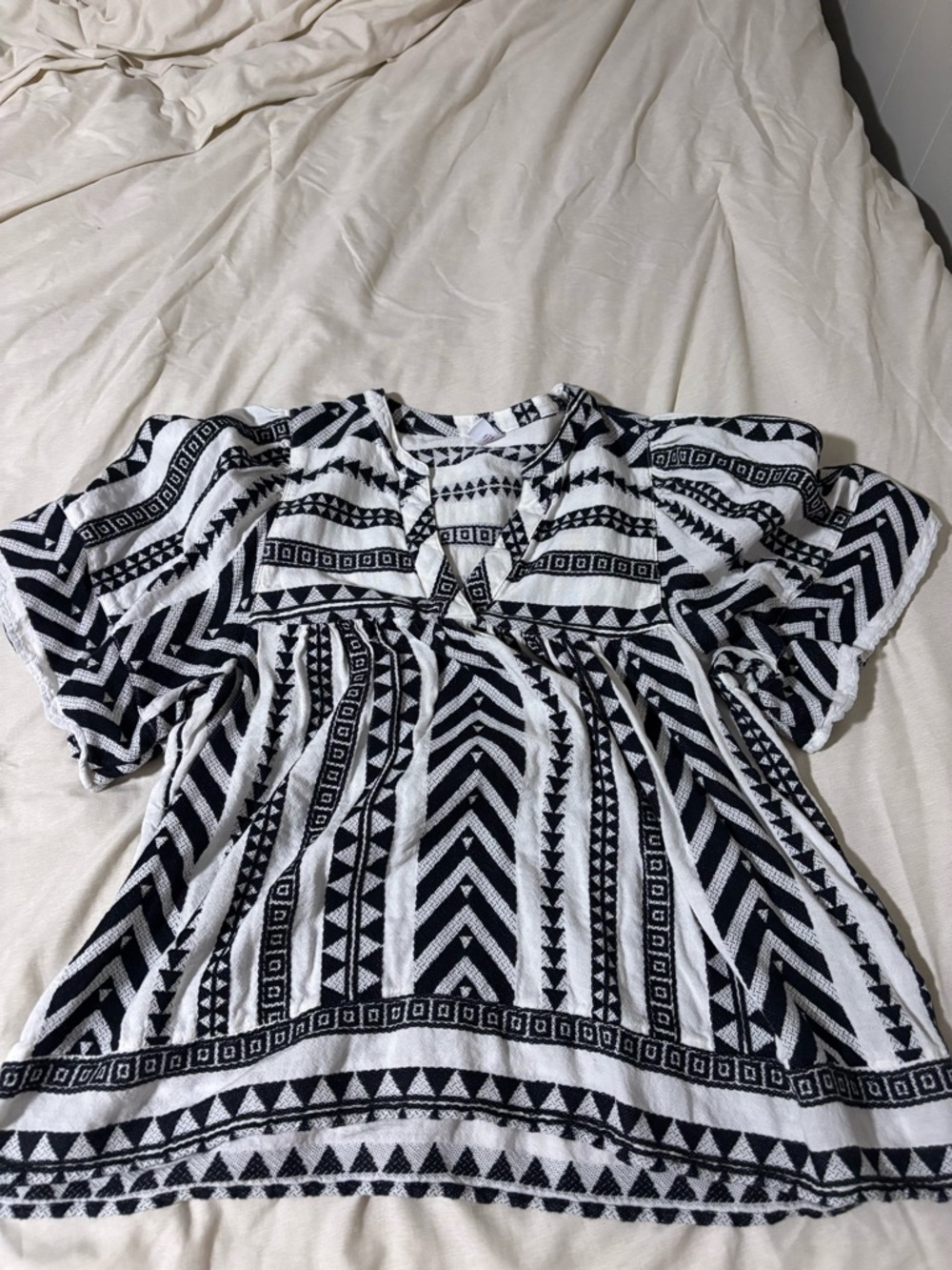 Old Navy Black & White Geometric V-Neck Tunic